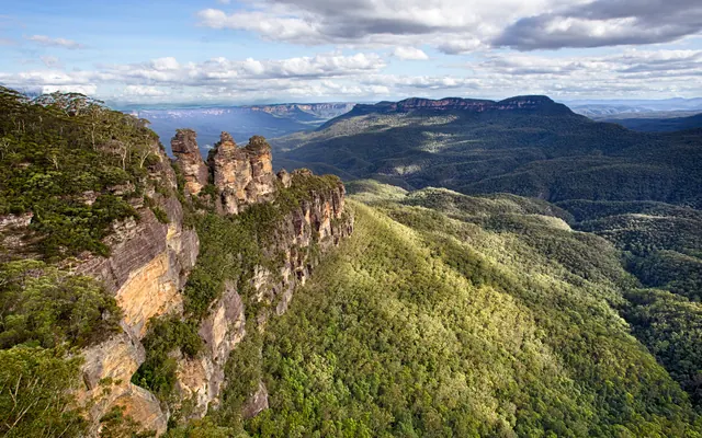 The Three Sisters and the Jamison Valley in the Blue Mountains