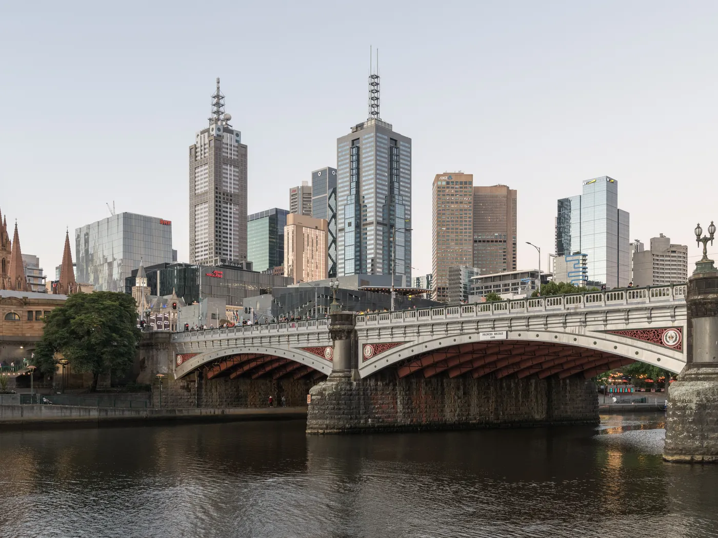 Princes Bridge over the Yarra River and the Melbourne skyline