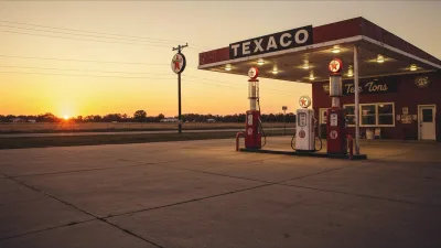 Host typing personalized message to guest on Airbnb platform