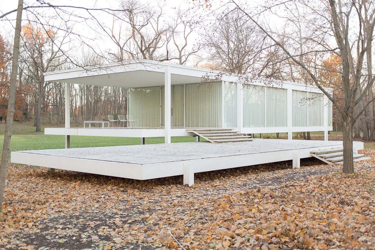 The Farnsworth House by Mies van der Rohe, an icon of modernist glass architecture