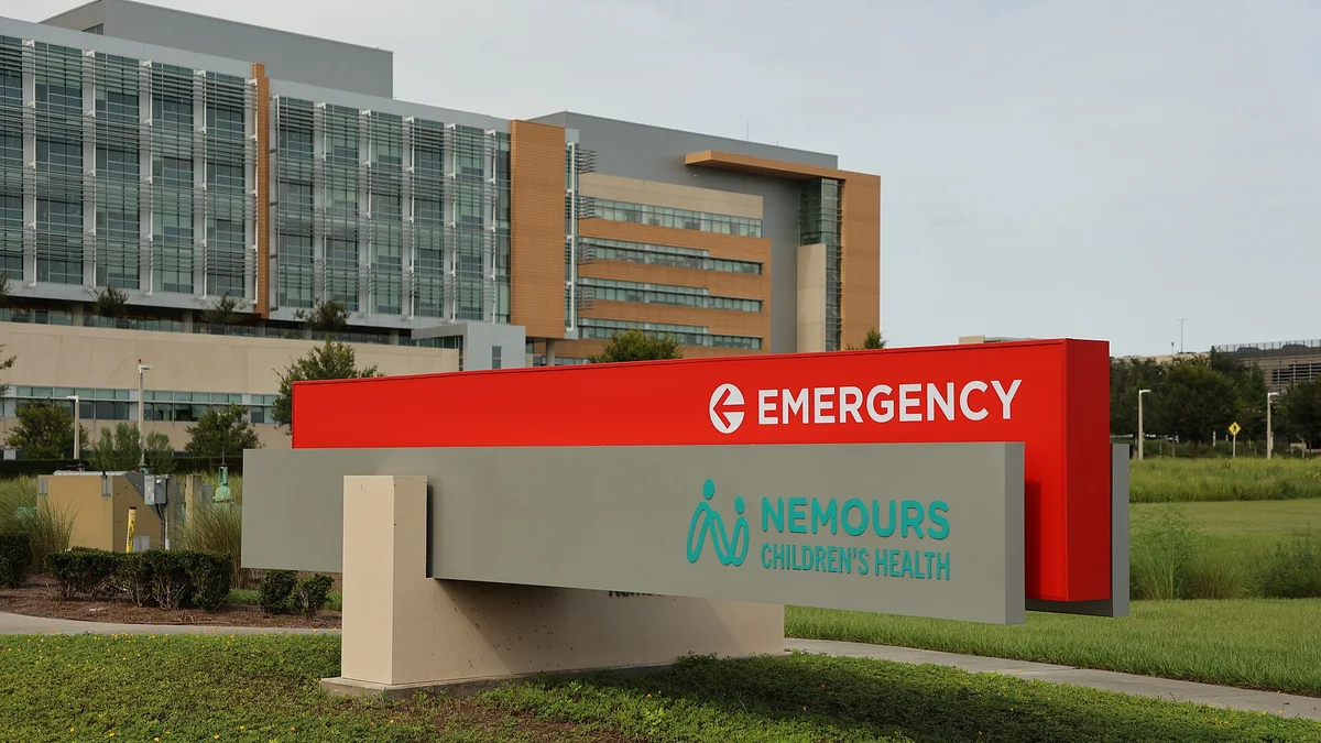 Emergency entrance sign at Nemours Children's Hospital in Florida