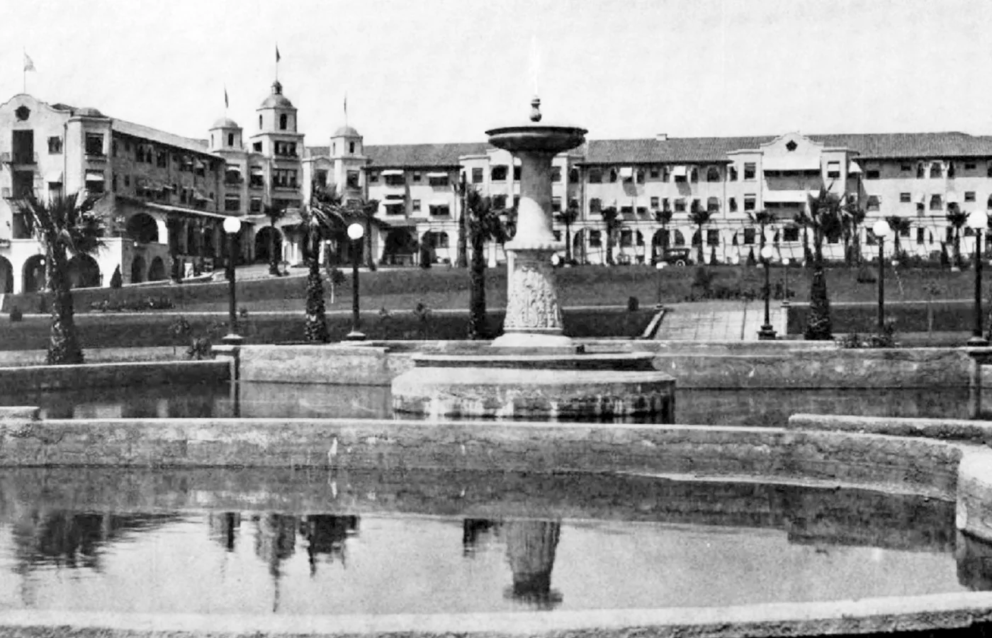 The Beverly Hills Hotel around its 1912 opening, built to draw buyers to the new Beverly Hills subdivision