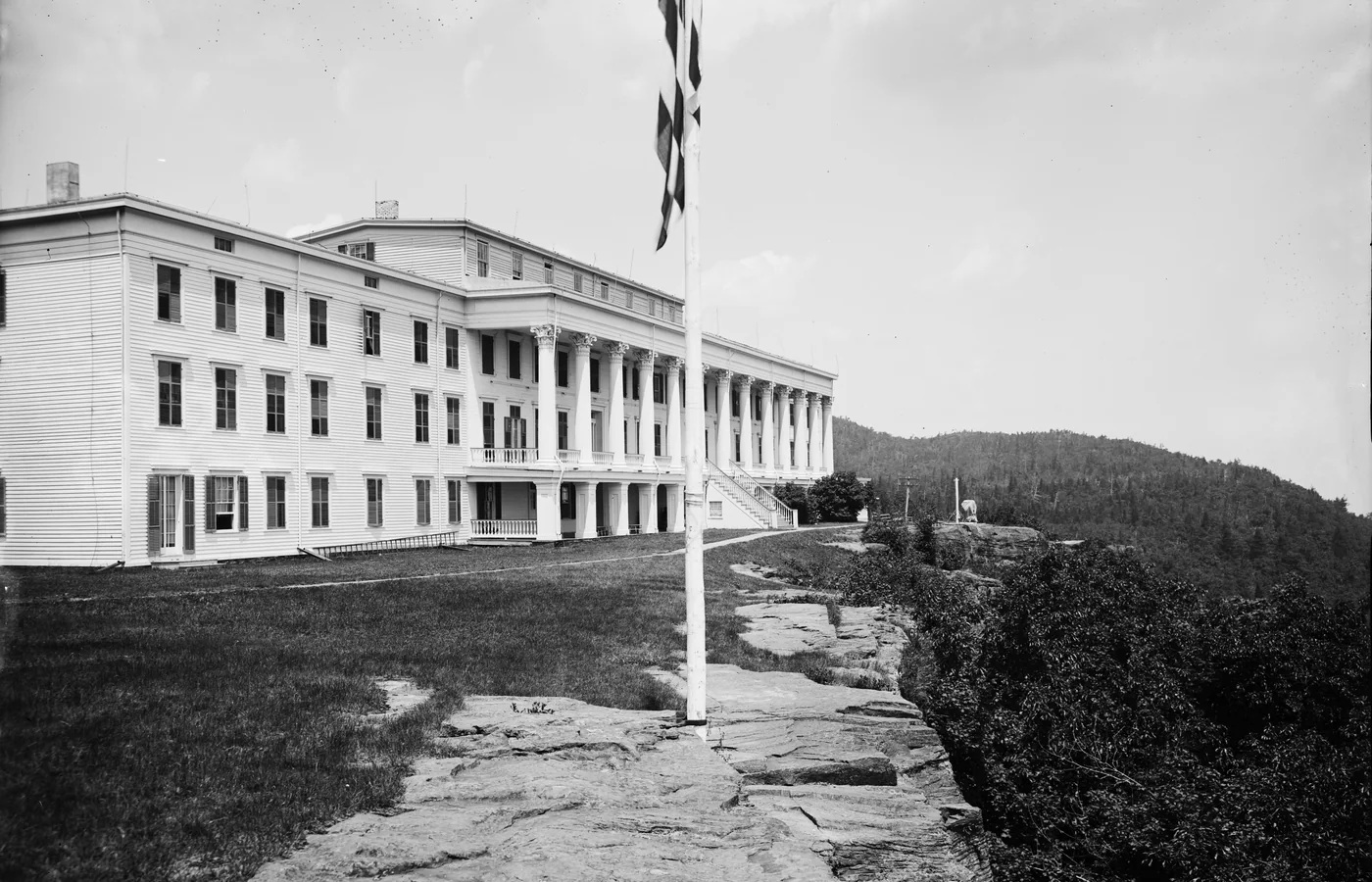 The Catskill Mountain House on the Catskill escarpment, photographed by the Detroit Publishing Company around 1900