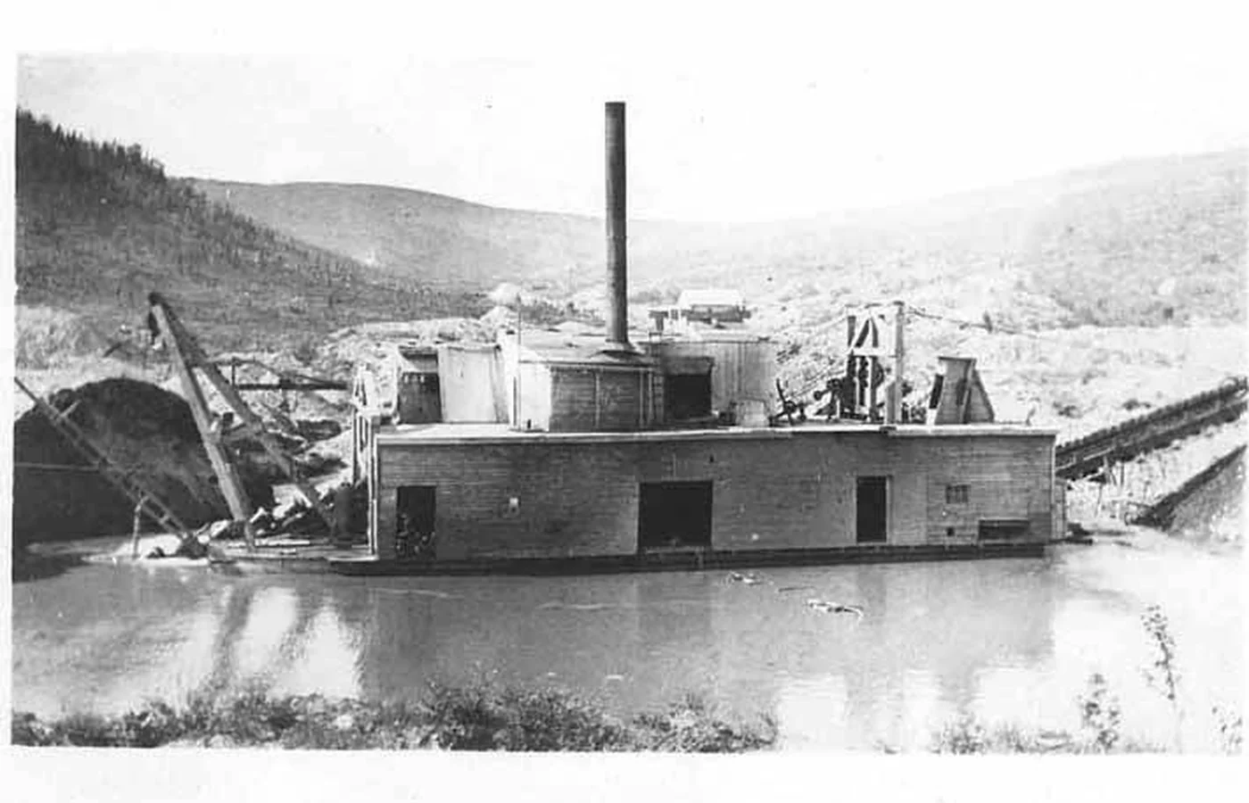 A Fairbanks Gold Mining Company dredge working the goldfields outside Fairbanks in 1914