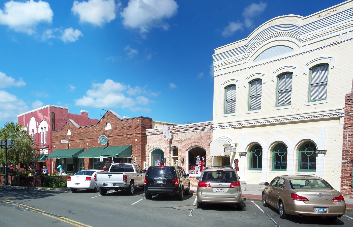 Centre Street in the Fernandina Beach historic district, lined with Victorian buildings