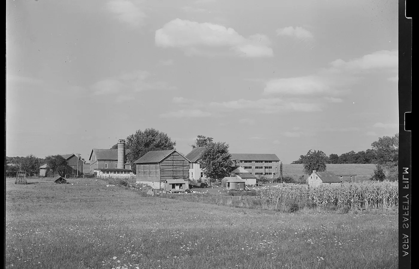Farm Security Administration photograph of the Enos Royer farm in Lancaster County, Pennsylvania, in 1938