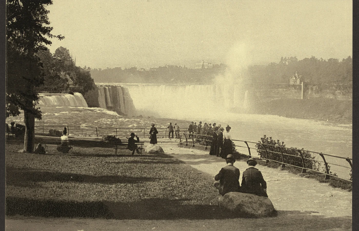 Photochrom print of visitors at Prospect Point in the Niagara Reservation around 1900