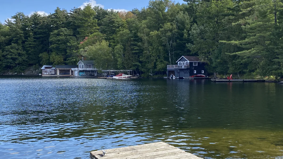 Airbnb marketing services in Muskoka, Muskoka, Ontario, Canada