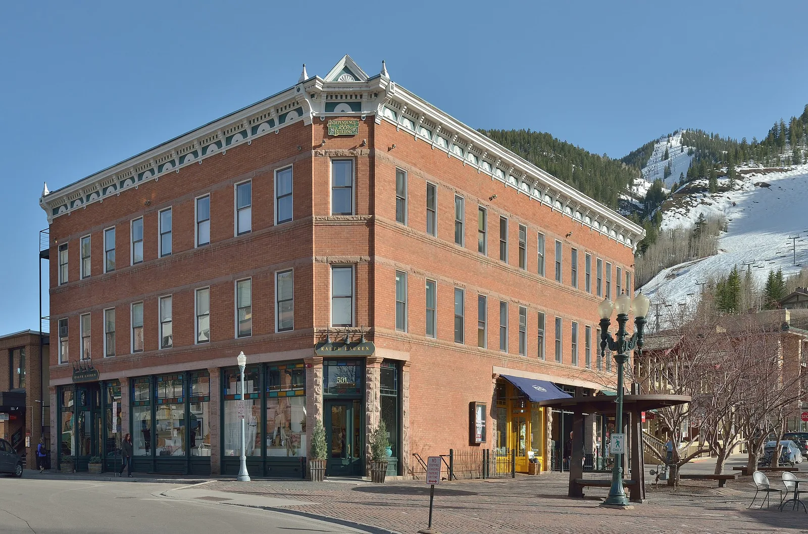 Aspen Independence building — Aspen airbnb marketing