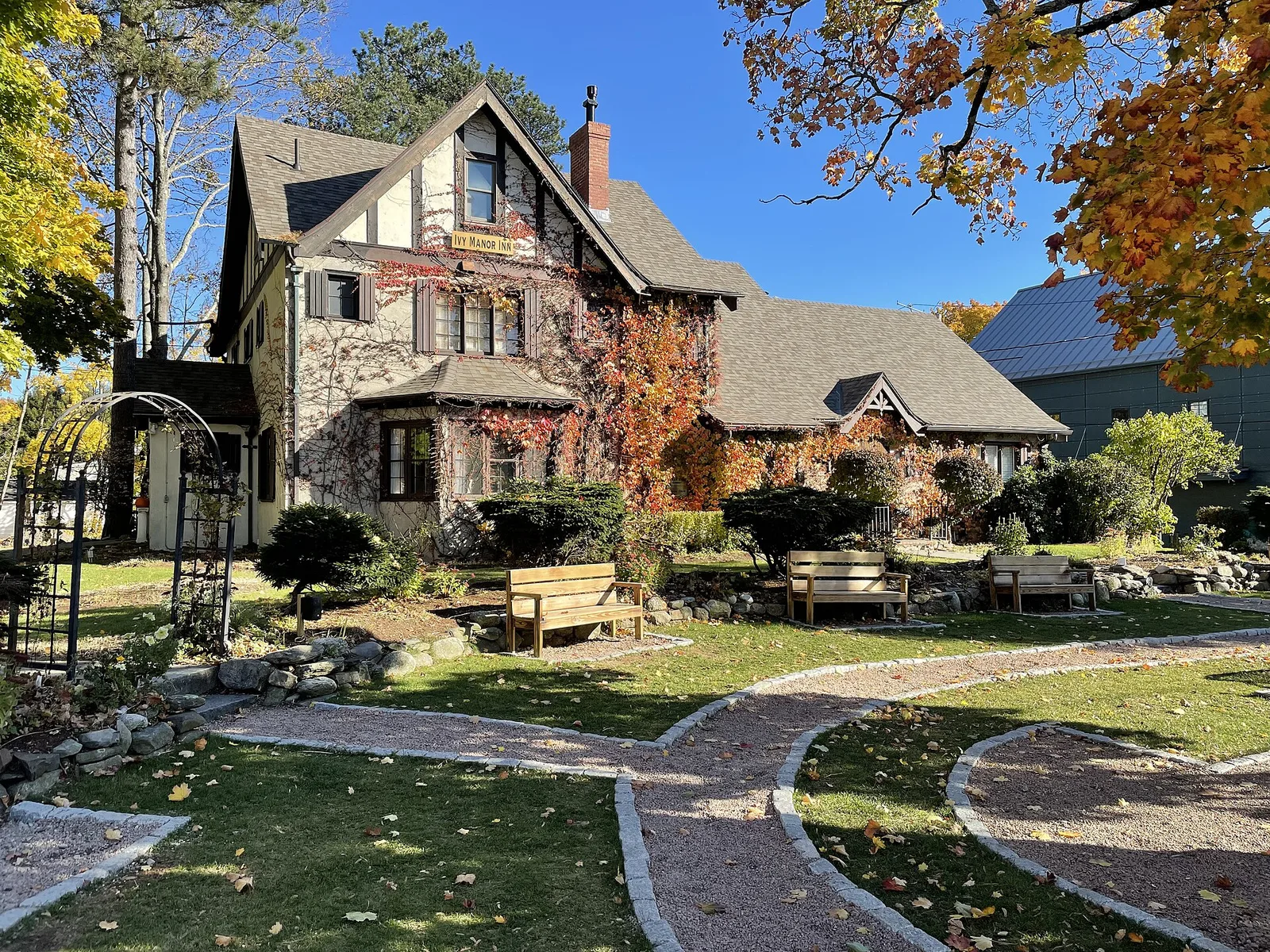 Ivy Manor Inn — Bar Harbor airbnb marketing