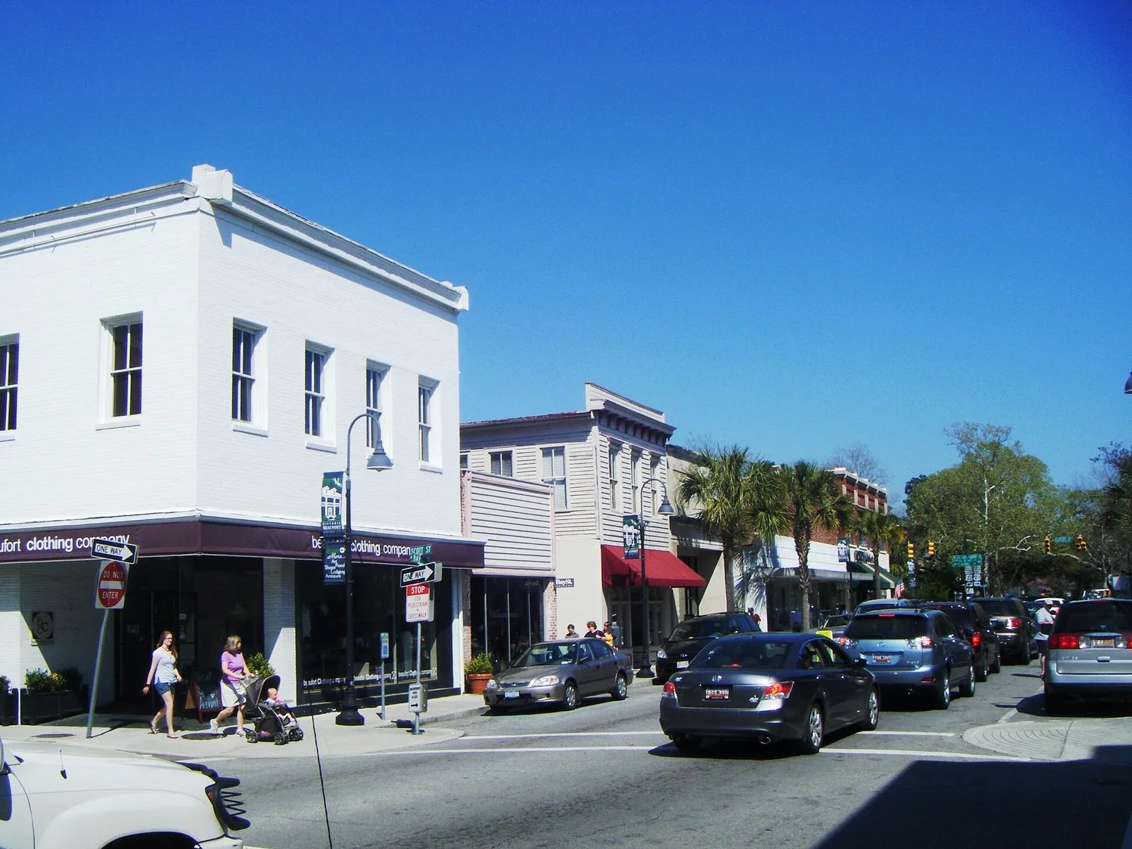 Beaufort Bay Street — Beaufort airbnb marketing