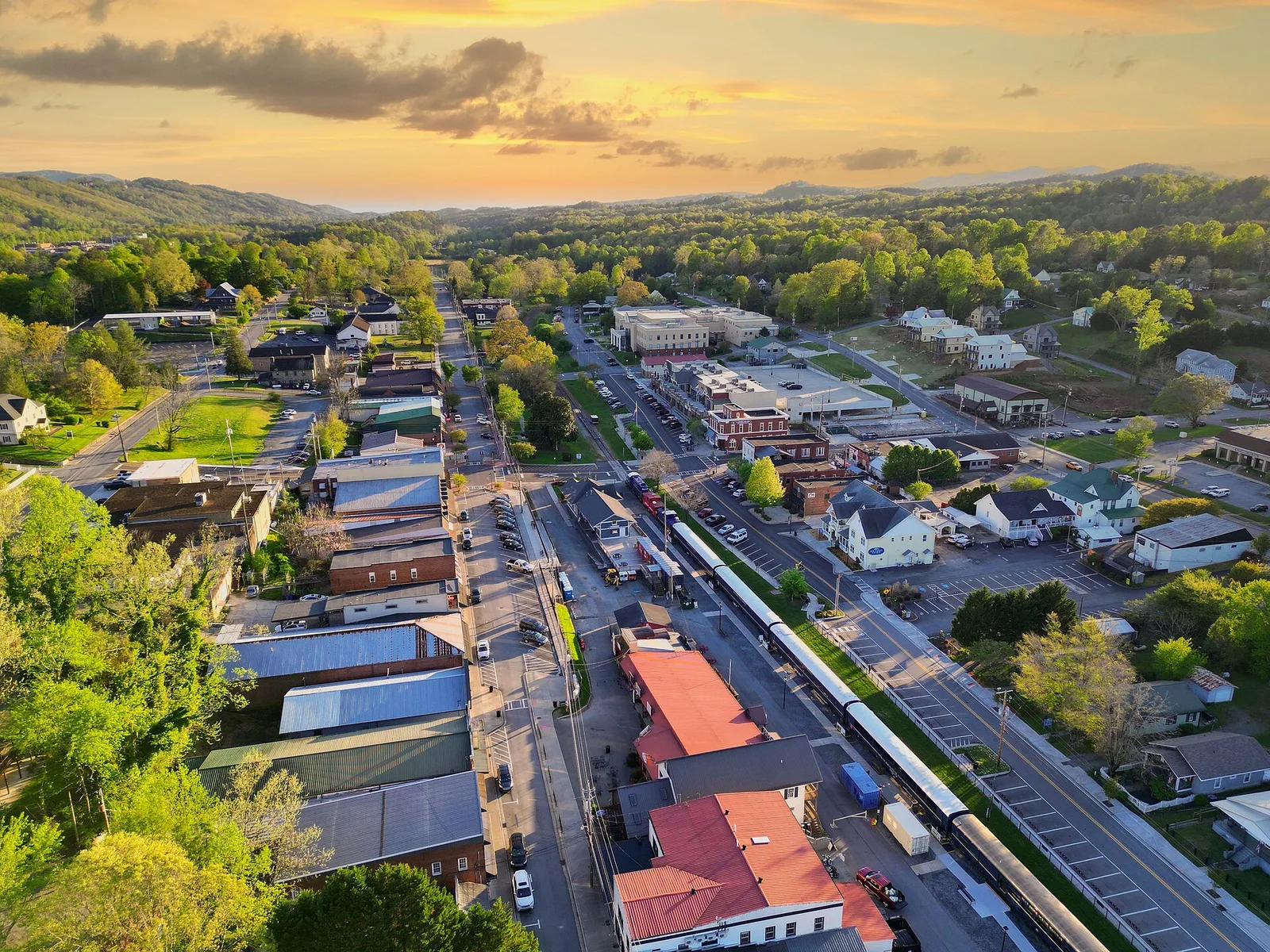 Downtown Blue Ridge, Georgia, in Fannin County at sunset 05 — Blue Ridge airbnb marketing