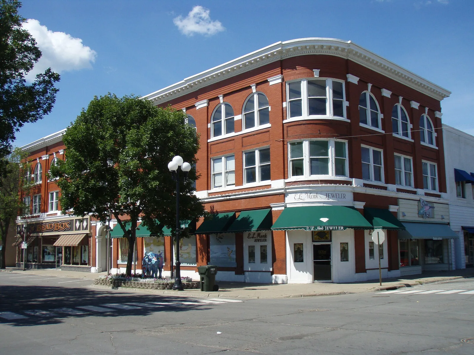 Parker Bldg 2 — Brainerd airbnb marketing