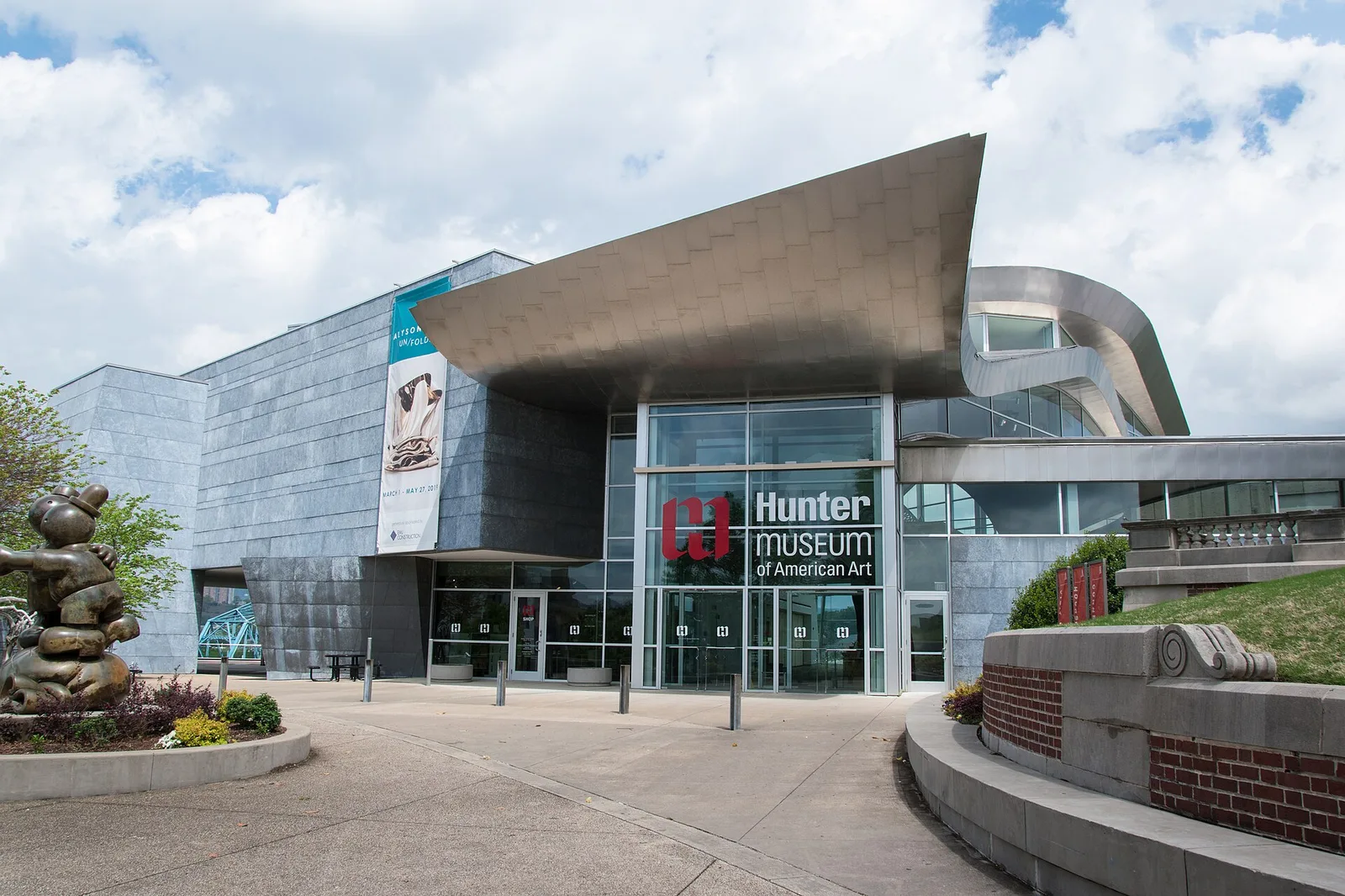 Hunter Museum entrance 2 — Chattanooga airbnb marketing