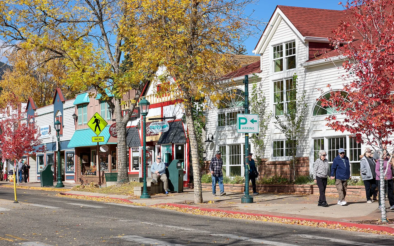 West Elkhorn Avenue, Estes Park 104A4568 — Estes Park airbnb marketing