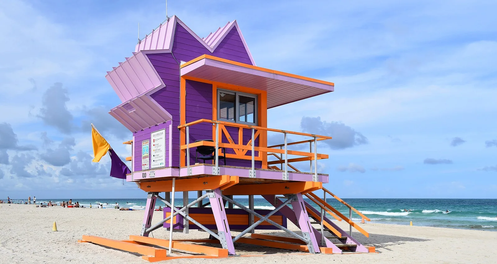 Lifeguard stand, Miami Beach — Florida airbnb marketing