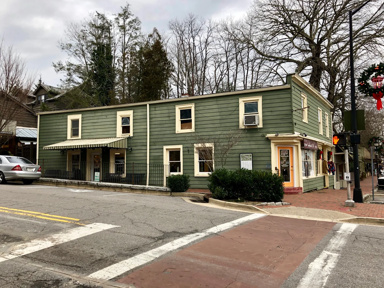 Main Street, Highlands — Highlands & Cashiers airbnb marketing