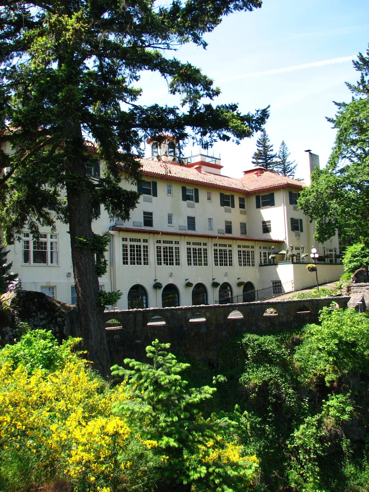Columbia Gorge Hotel rear Hood River Oregon — Hood River airbnb marketing