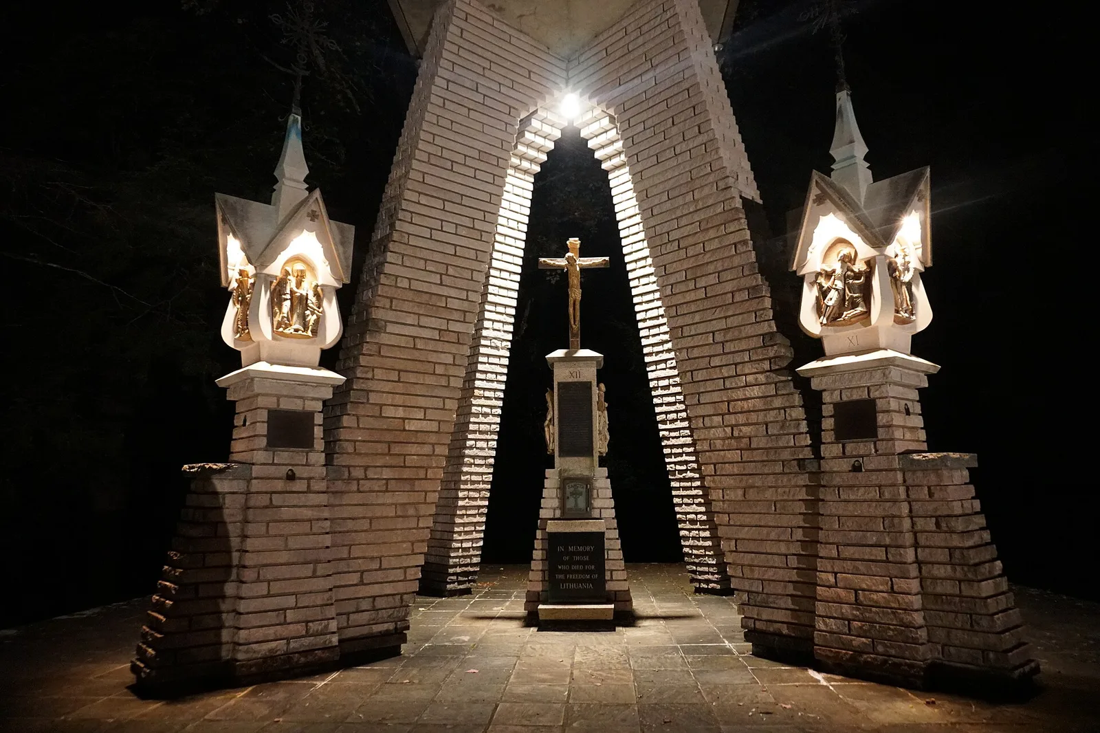 Kennebunkport Lithuanian monument — Kennebunkport airbnb marketing