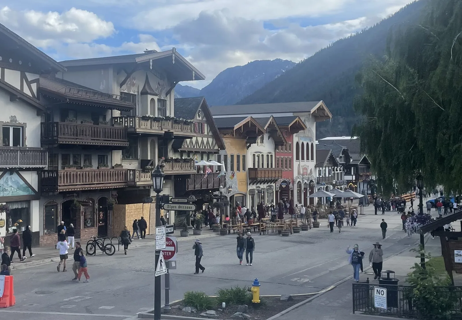 Main street in Leavenworth, Washington — Leavenworth airbnb marketing