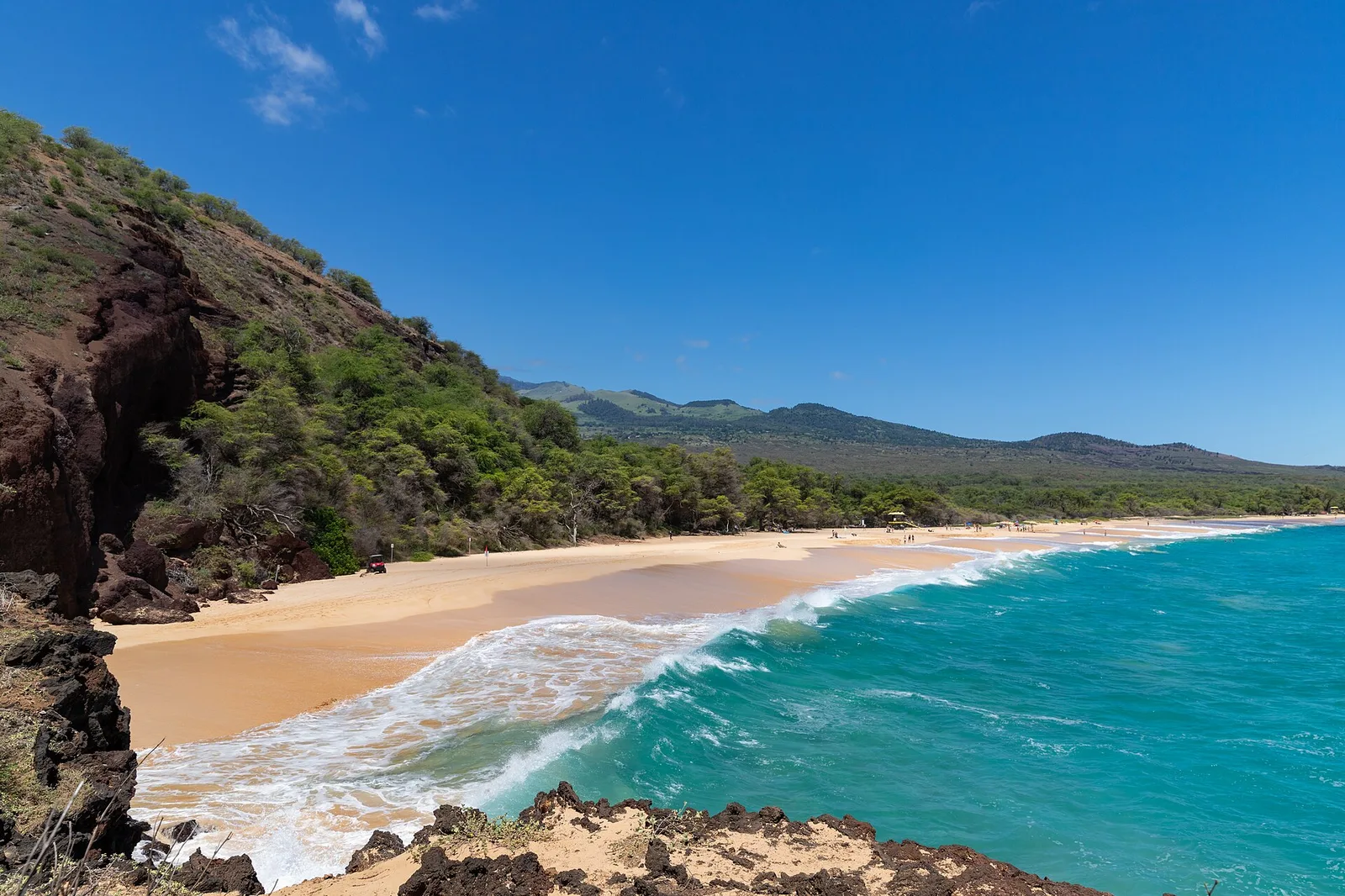 Big waves at Makena Beach — Maui airbnb marketing