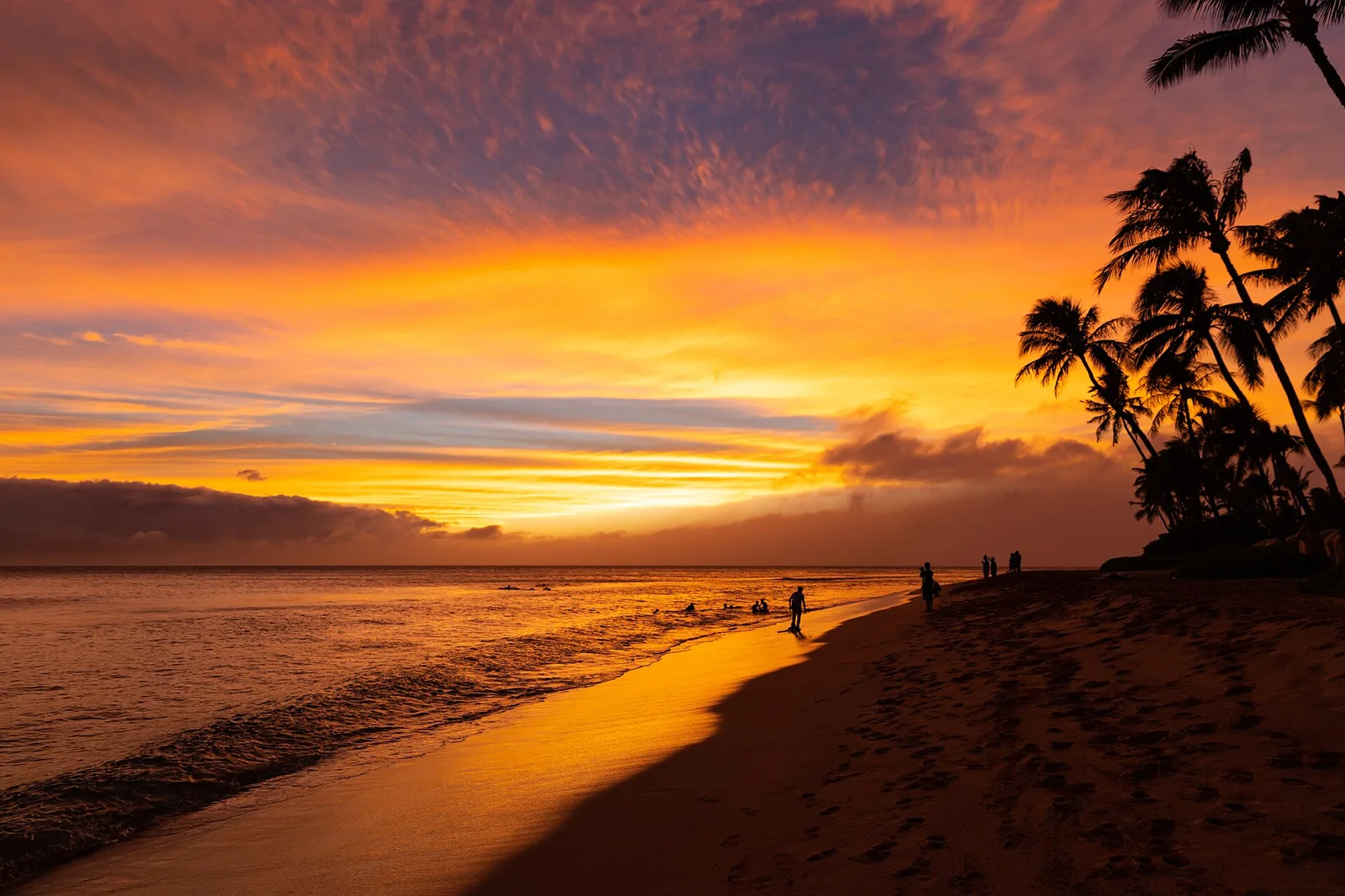 Kaanapali beach sunset on Maui Hawaii — Maui airbnb marketing