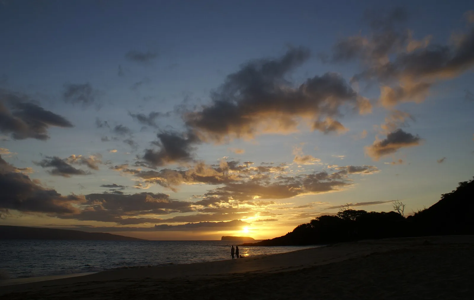 Sunset at Big Beach, Makena — Maui airbnb marketing