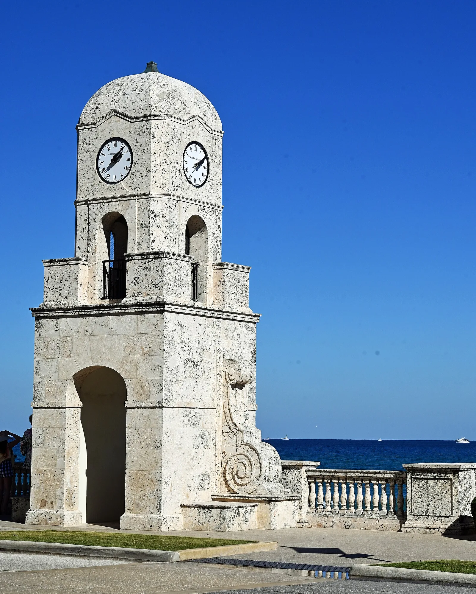 Clock tower in Palm Beach, FL, US — Palm Beach airbnb marketing