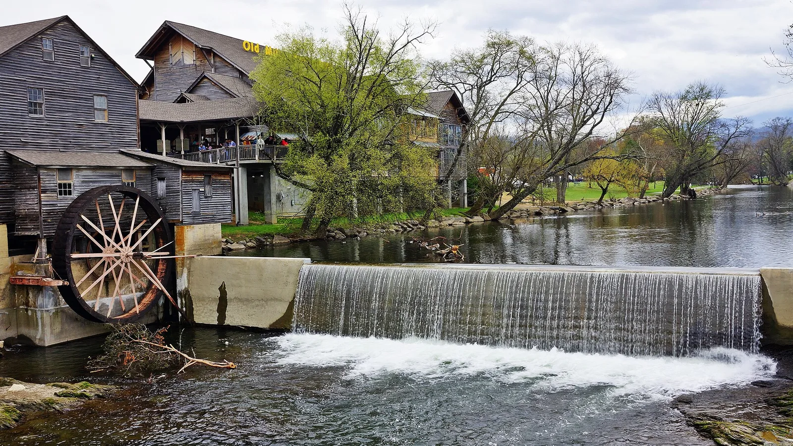 Pigeon Forge, TN 2016.03.27 — Pigeon Forge airbnb marketing