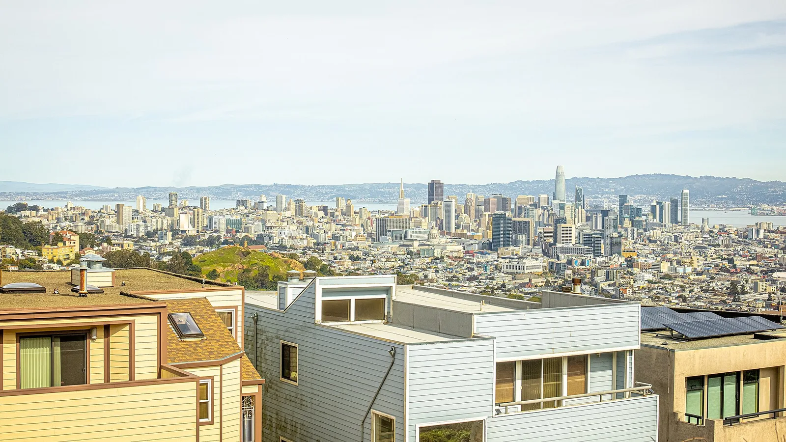 San Francisco cityscape and East Bay, from Twin Peaks, above the Castro — San Francisco airbnb marketing
