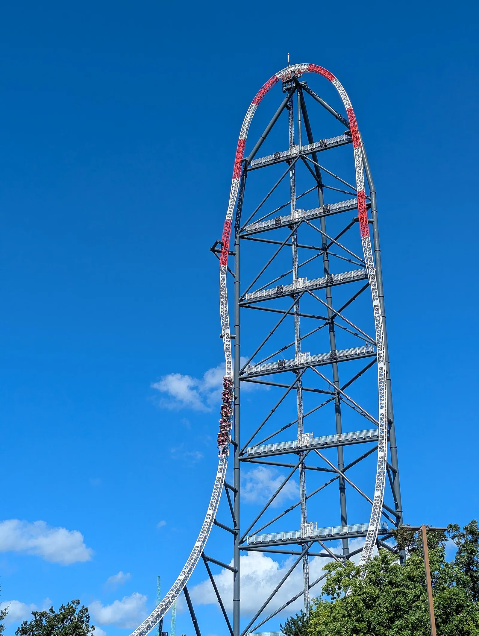 Top Thrill 2 train descending top hat — Sandusky airbnb marketing