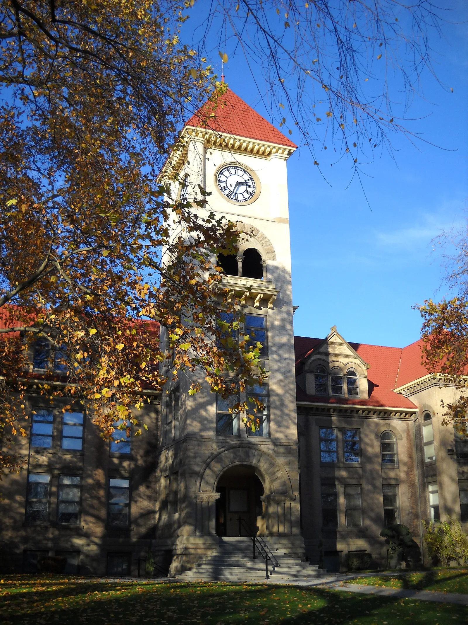 Whitman college admin building — Walla Walla airbnb marketing