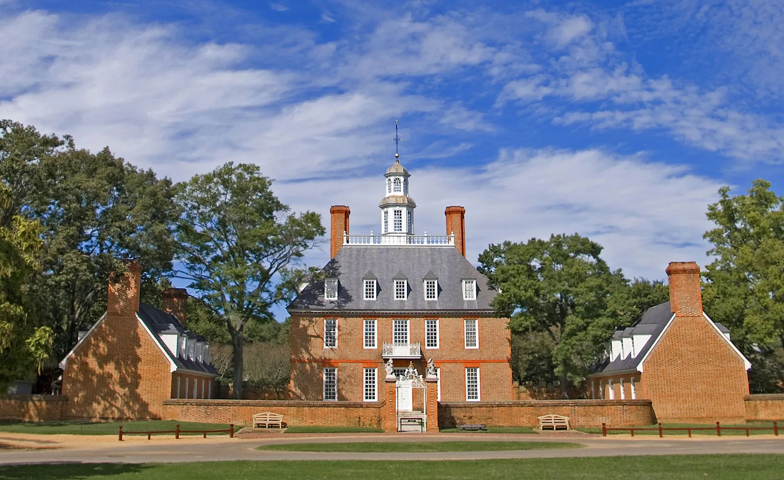 The Governor's Palace Williamsburg September — Williamsburg airbnb marketing